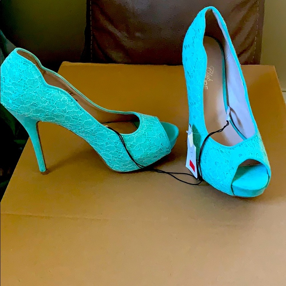 Mint Green Lace Shoe